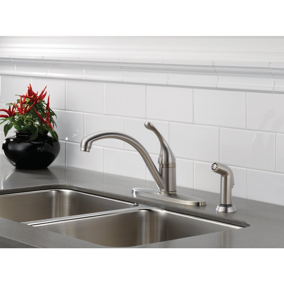 Delta Single Handle Lever Kitchen Faucet with Side Spray, Stainless