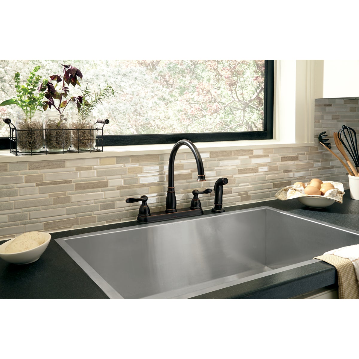 Delta Windemere Dual Handle Lever Kitchen Faucet with Side Spray, Oil-Rubbed Bronze