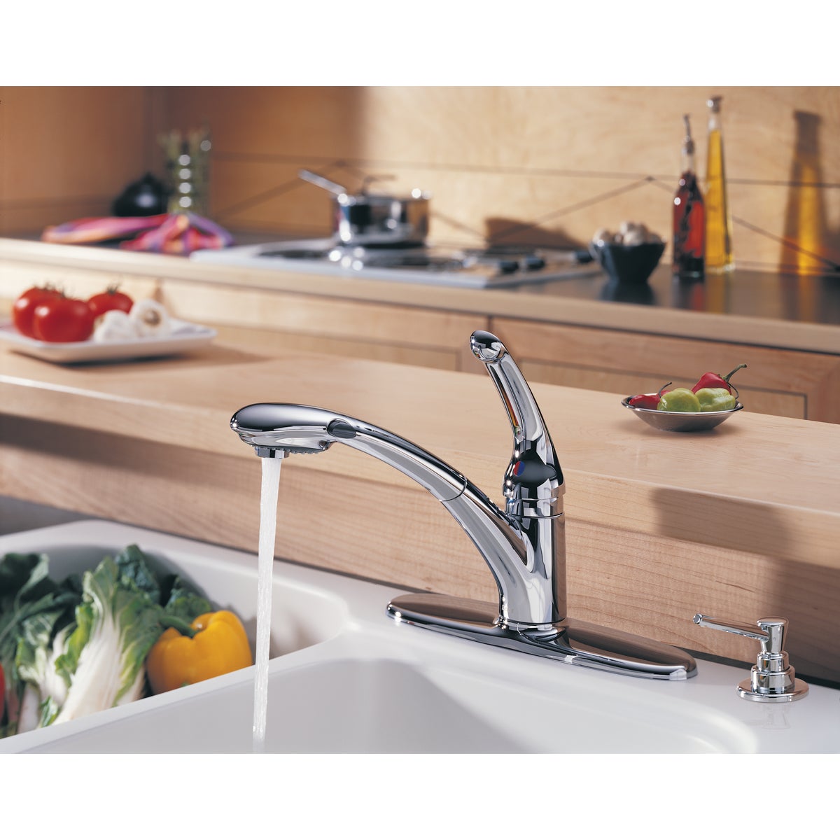 Delta Signature Single Handle Lever Pull-Out Kitchen Faucet with Soap Dispenser, Chrome