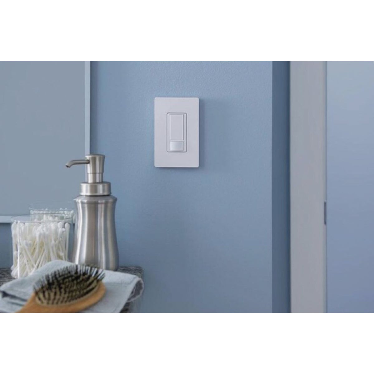 Lutron Maestro White 900 Sq. Ft. Coverage 180 Deg. Detection Single-Pole Occupancy Sensor Switch