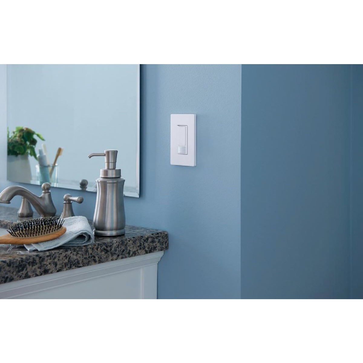 Lutron Maestro White 900 Sq. Ft. Coverage 180 Deg. Detection 3-Way Occupancy Sensor Switch