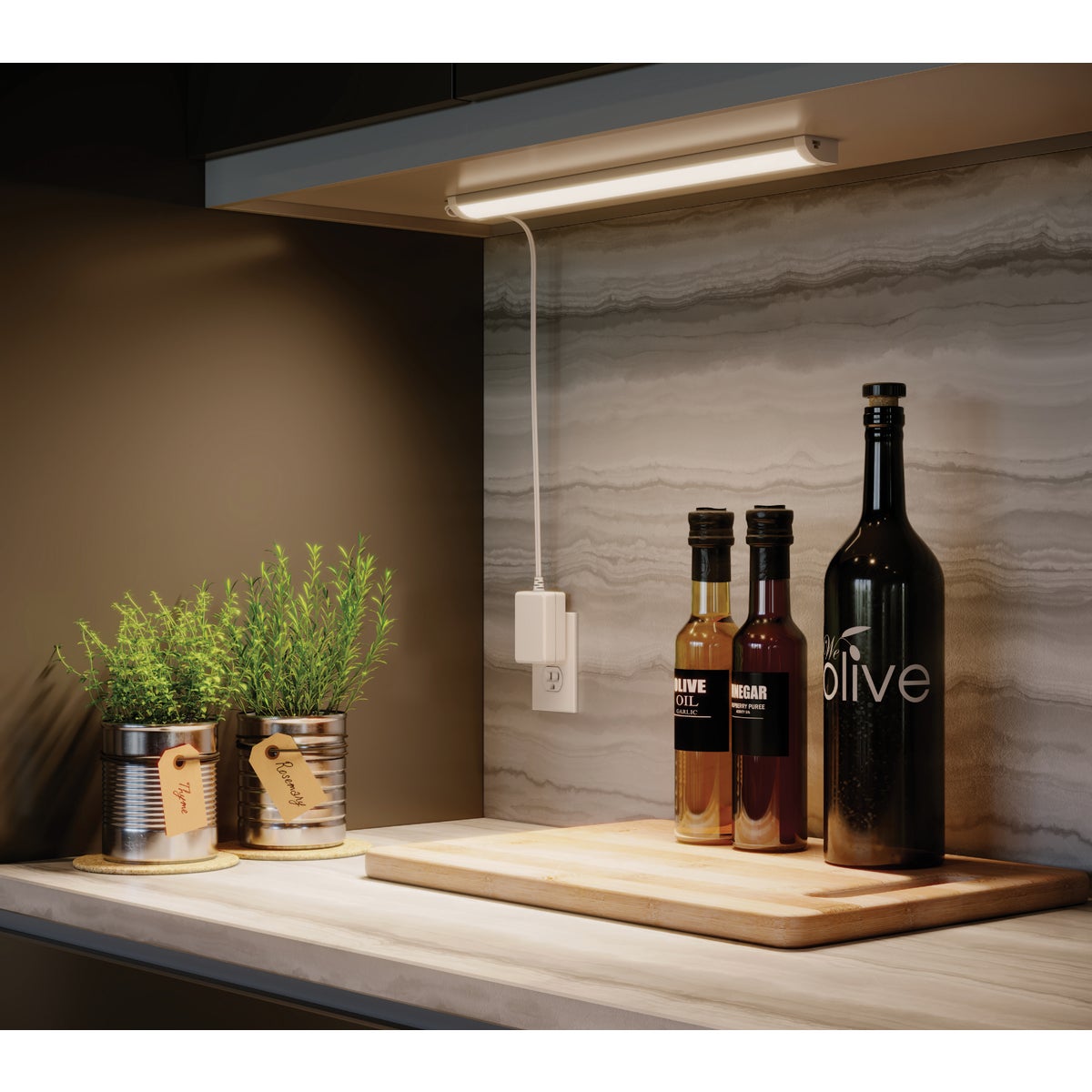 Good Earth Lighting 18 In. Plug-In White LED Under Cabinet & Back Splash Light