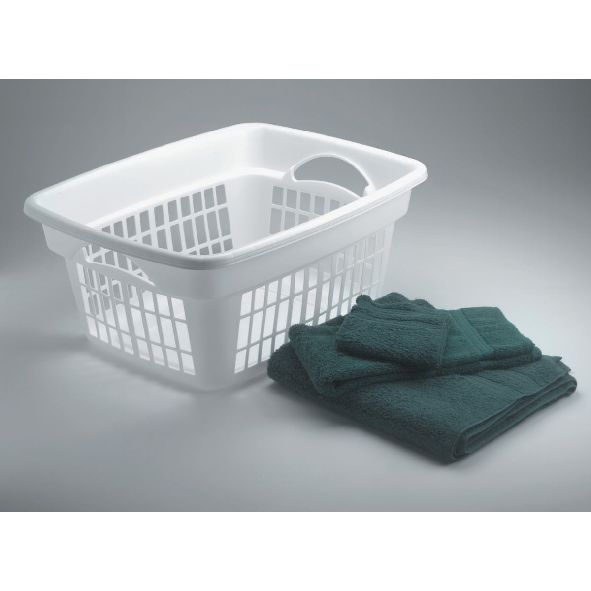 Rubbermaid White Laundry Basket