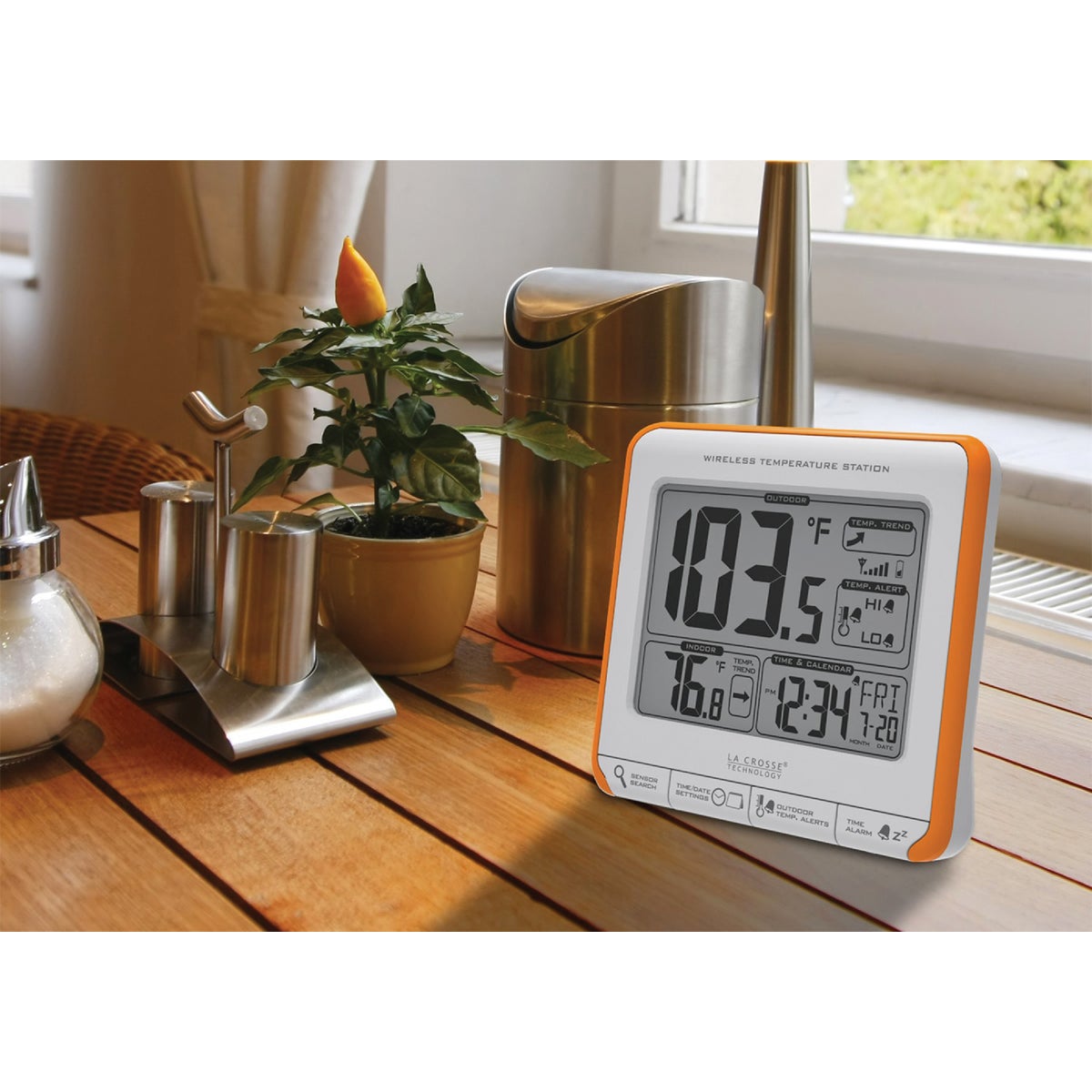 La Crosse Technology Wireless Temperature Weather Station