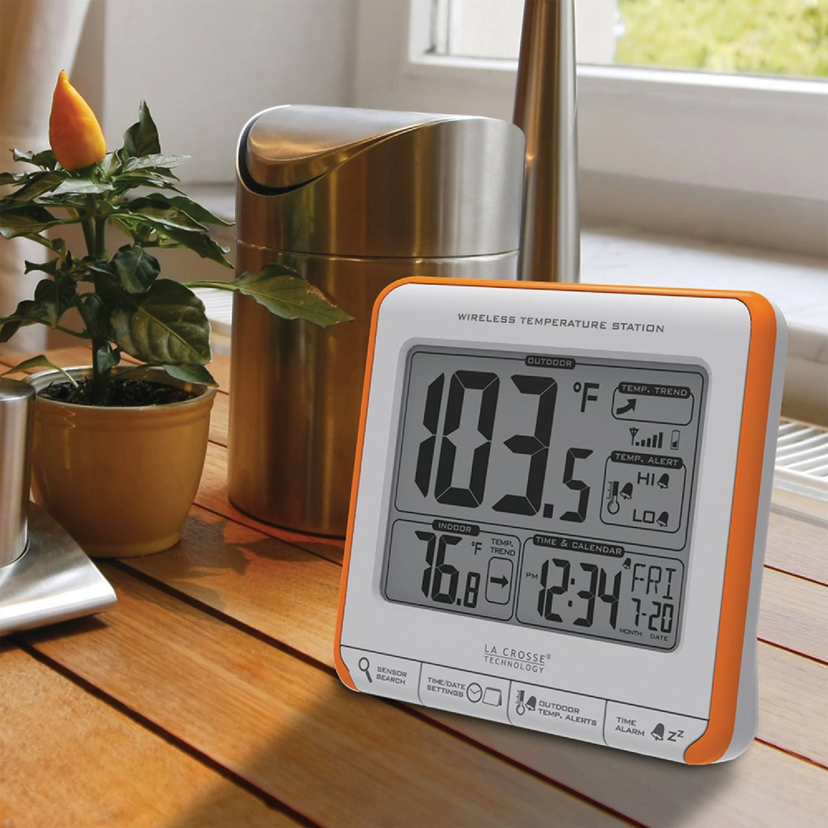 La Crosse Technology Wireless Temperature Weather Station