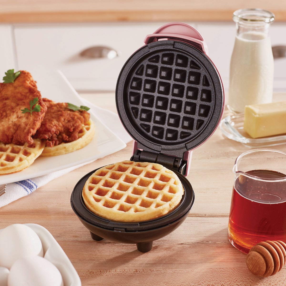 Dash 4 In. Pink Mini Waffle Maker