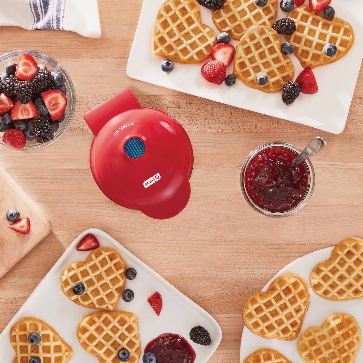 Dash 4 In. Heart Mini Waffle Maker