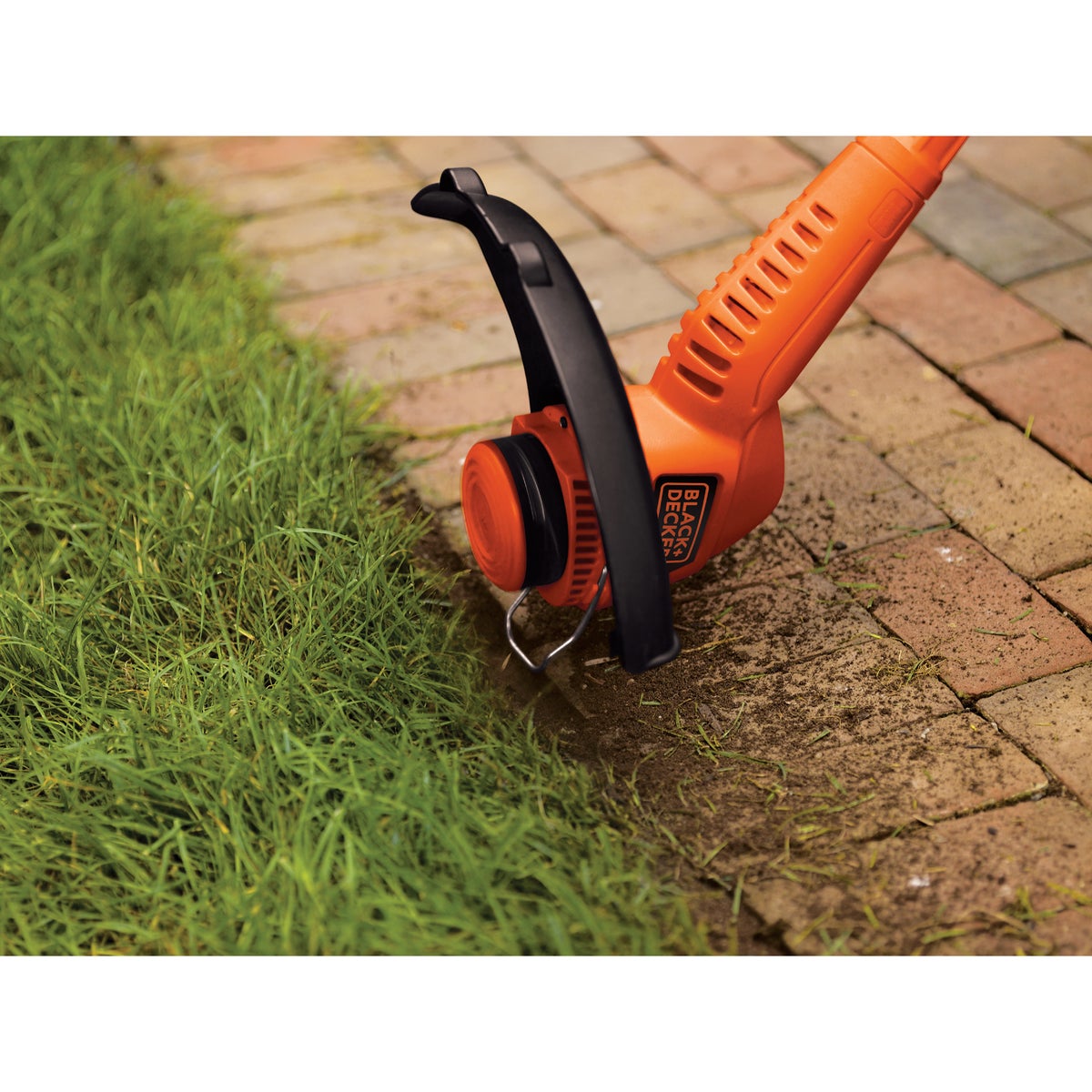 Black & Decker 13 In. 4.4-Amp Straight Shaft Corded Electric String Trimmer Edger