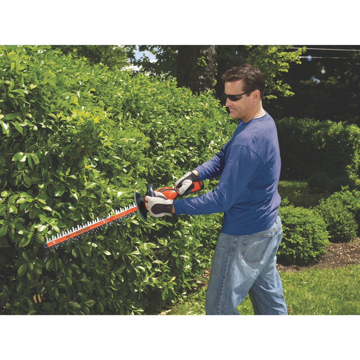 Black & Decker 24 In. 40V Lithium Ion Cordless Hedge Trimmer