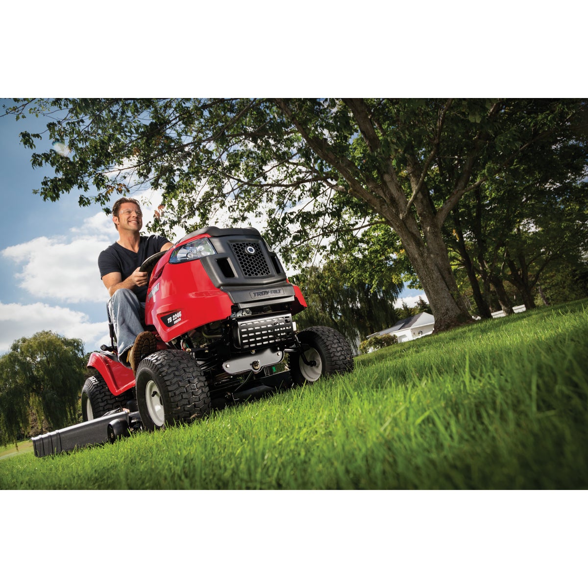 Troy-Bilt Super Bronco 46 In. 22 HP Briggs & Stratton Lawn Tractor