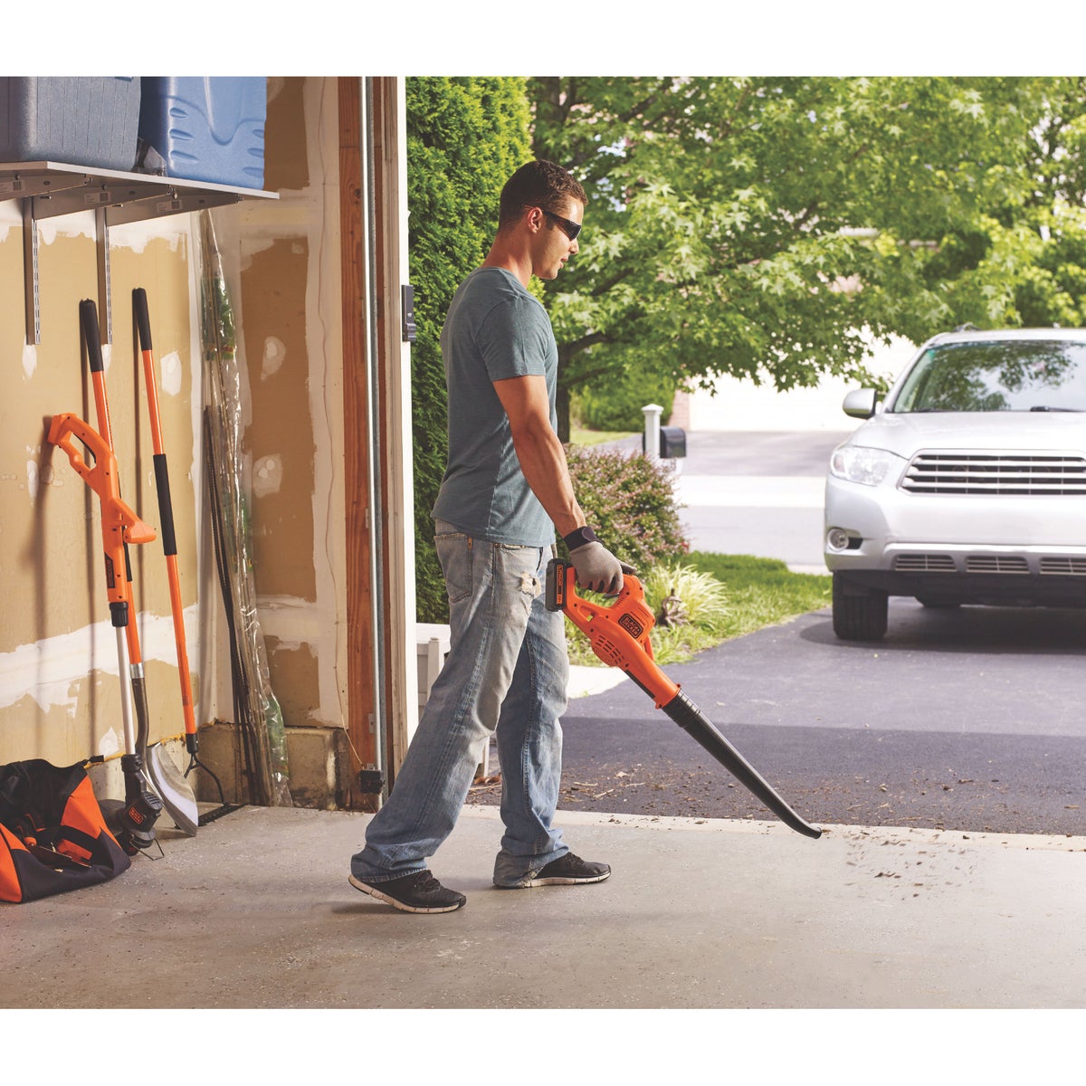 Black & Decker 130 MPH 20V MAX Lithium-Ion Cordless Blower