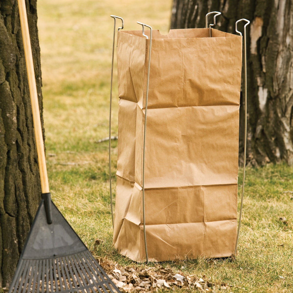 Bag Buddy 55 Gal. Plastic Bag/48 Gal. Paper Bag Capacity Wire Frame Lawn & Yard Bag Holder