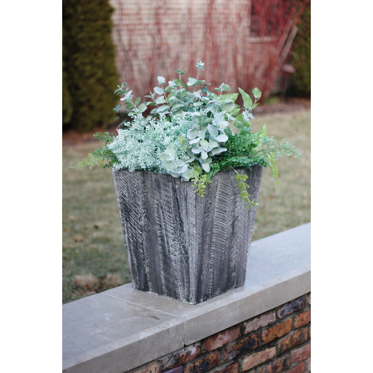 Suncast Farmhouse 16 In. Gray Resin Planter