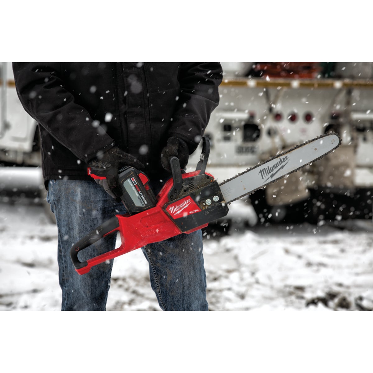 Milwaukee M18 FUEL 16 In. 18V Lithium Ion Cordless Chainsaw Kit