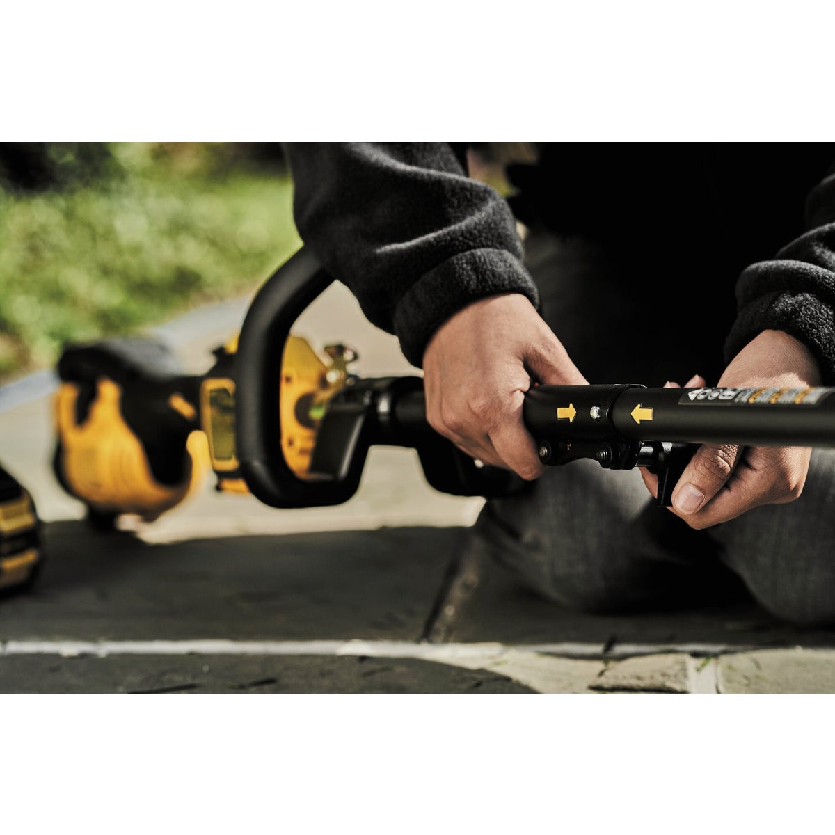 DeWalt 60V MAX 17 In. Brushless Attachment Capable Cordless String Trimmer Kit