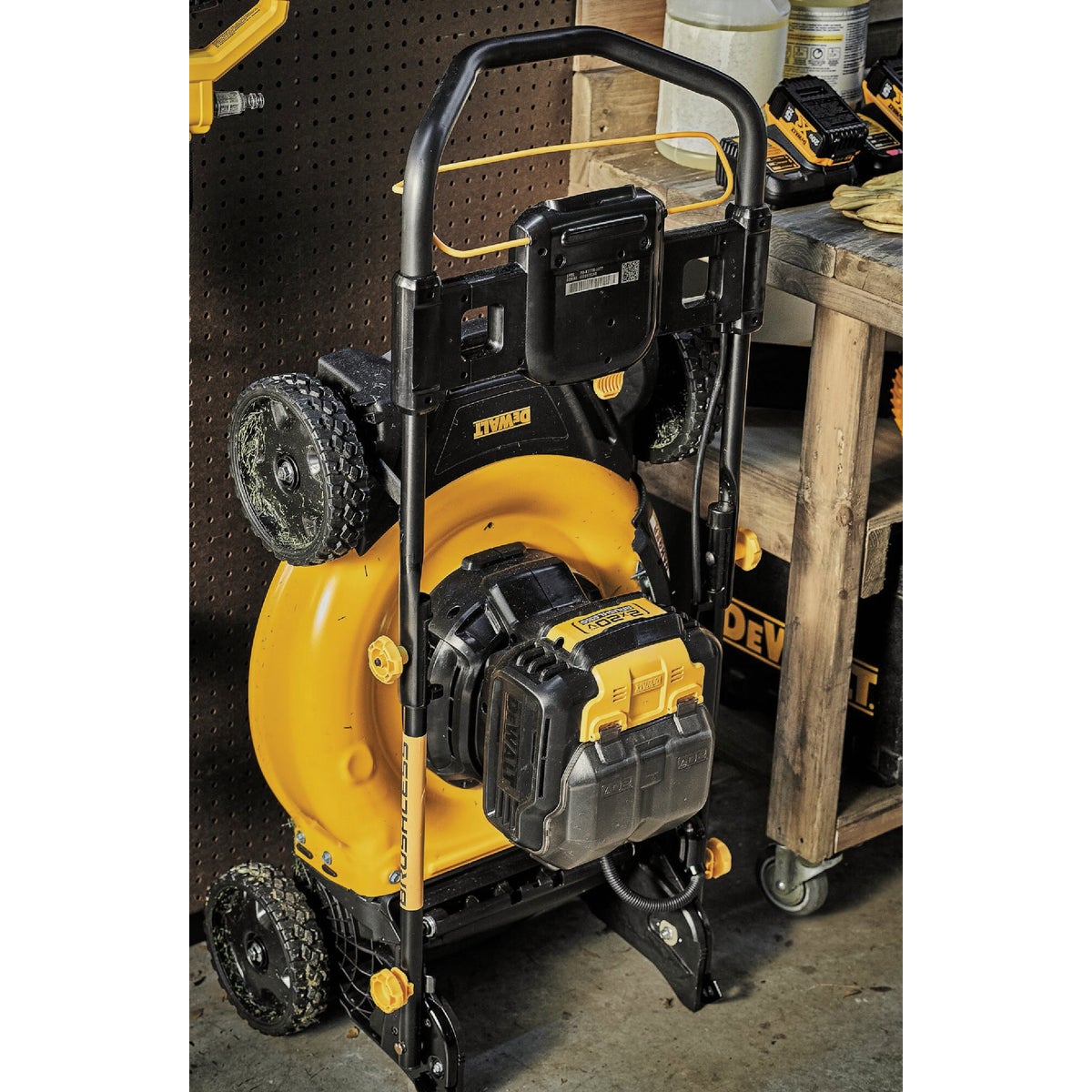 DeWalt 21-1/2 In. 2x20V Max Lithium Ion Brushless Push Cordless Lawn Mower