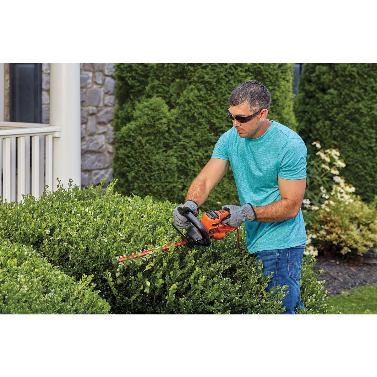 Black & Decker 16 In. 3A Corded Electric Hedge Trimmer