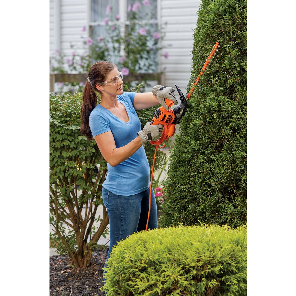 Black & Decker 16 In. 3A Corded Electric Hedge Trimmer