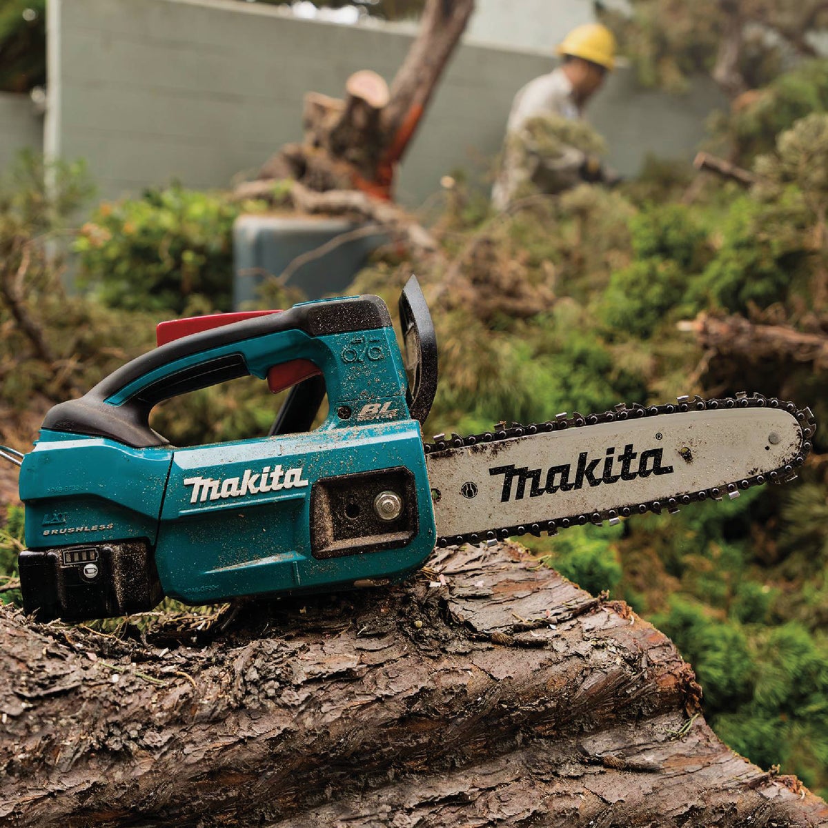 Makita 18V LXT Lithium-Ion Brushless Cordless 10 In. (5.0Ah) Top Handle Chain Saw Kit