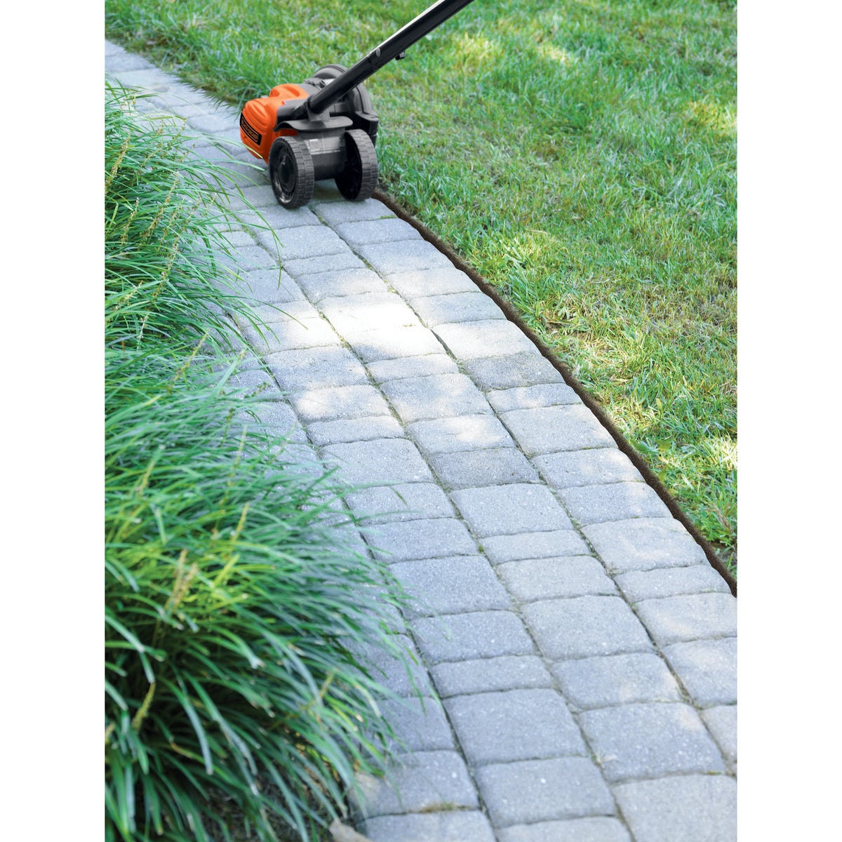 Black & Decker 2-In-1 7-1/2 In. 11-Amp Corded Electric Lawn Edger & Trencher