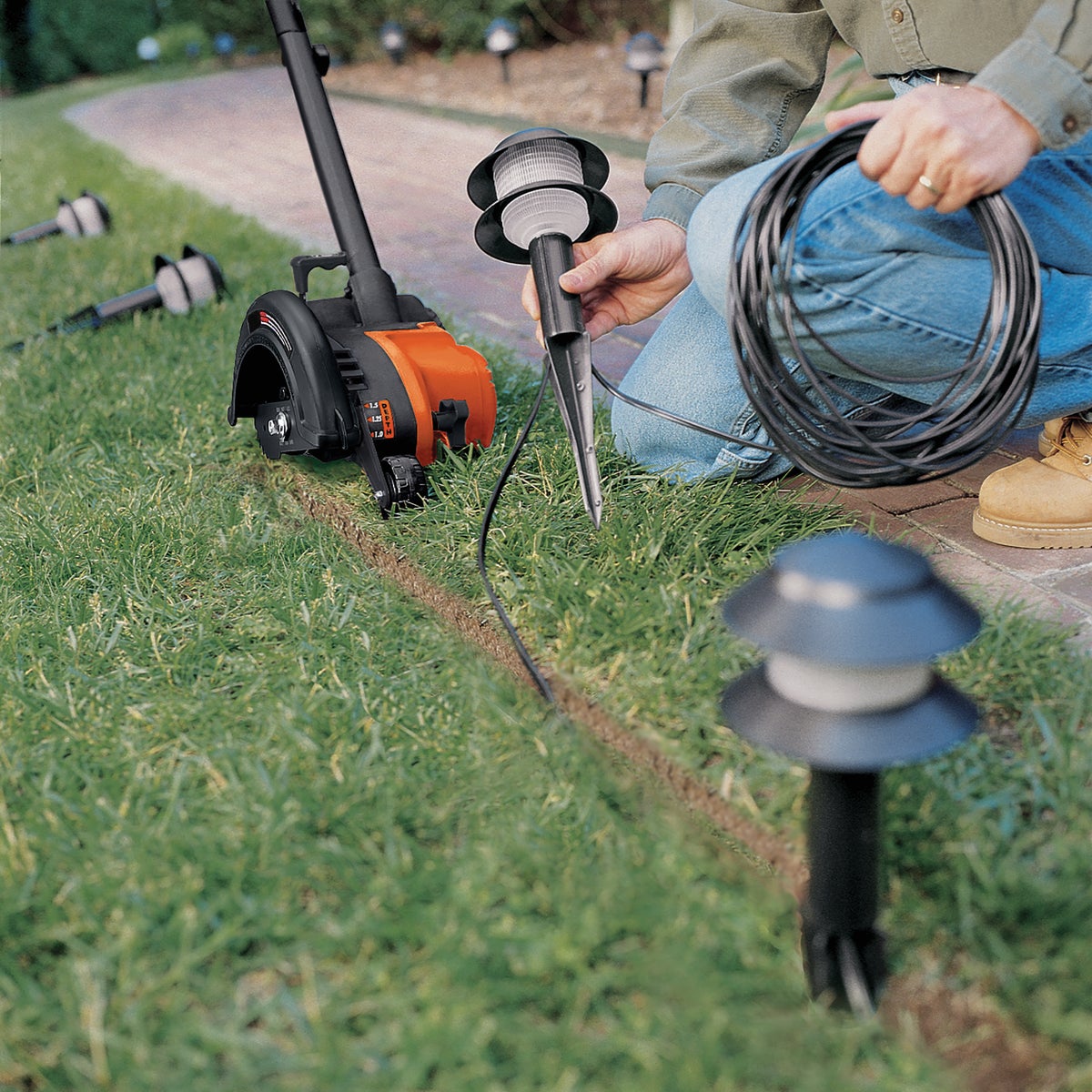 Black & Decker 2-In-1 7-1/2 In. 11-Amp Corded Electric Lawn Edger & Trencher