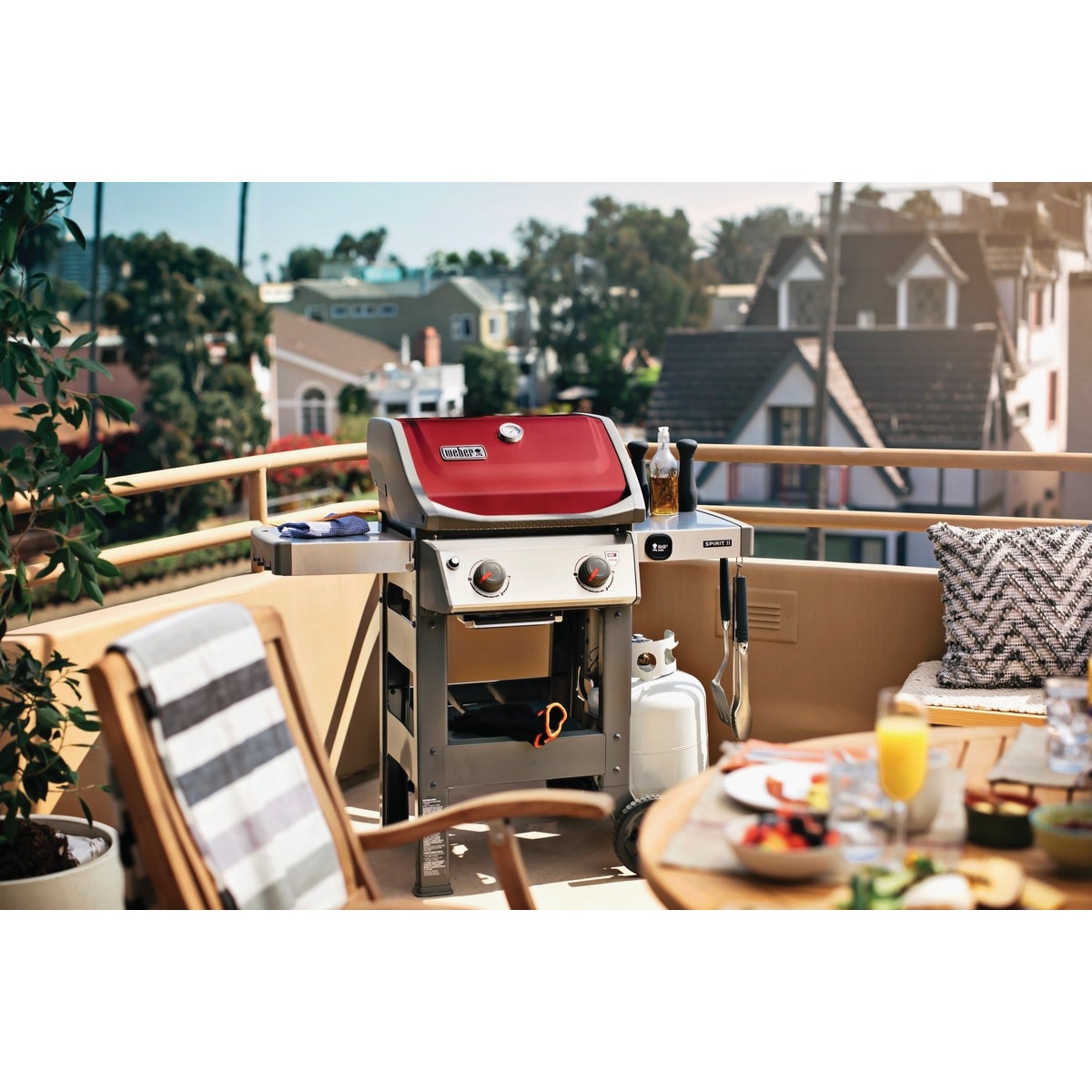 Weber Spirit II E-210 2-Burner Red 26,500-BTU LP Gas Grill