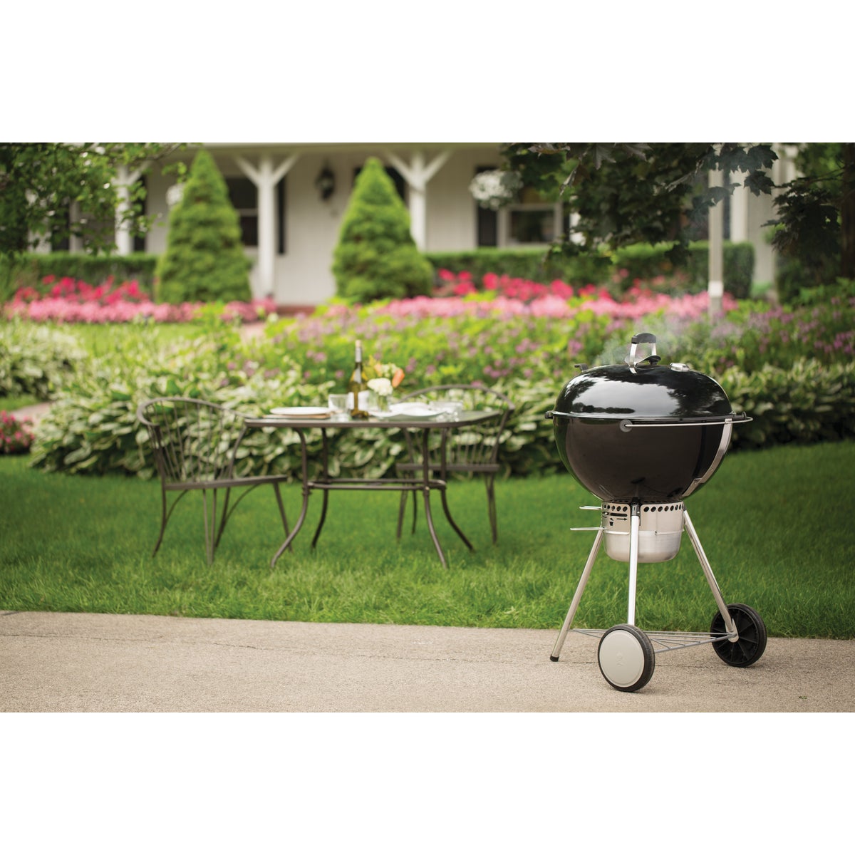 Weber Master-Touch 22 In. Dia. Black Charcoal Grill