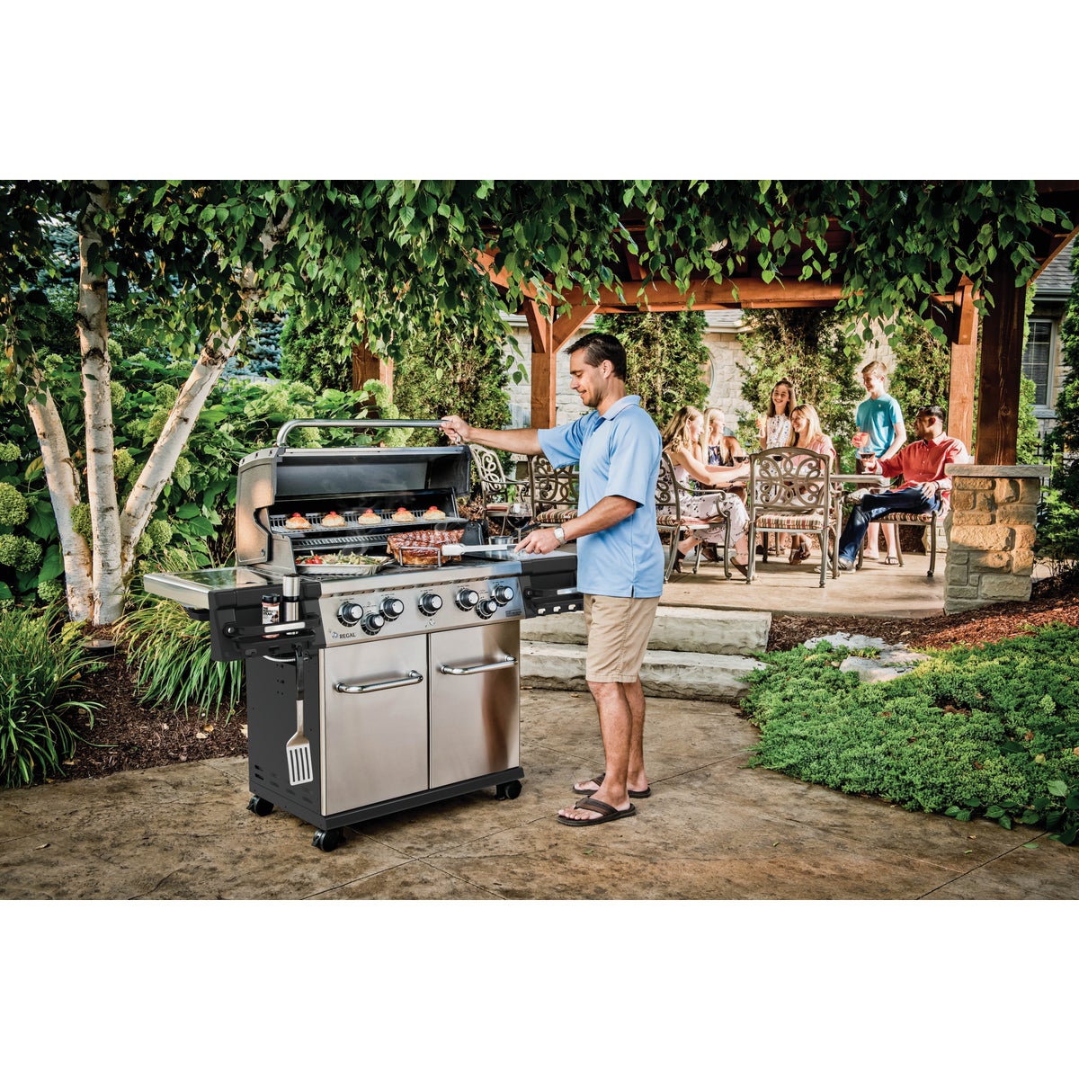 Broil King Regal S590 5-Burner Stainless Steel 55,000-BTU LP Gas Grill with 10,000-BTU Side -Burner