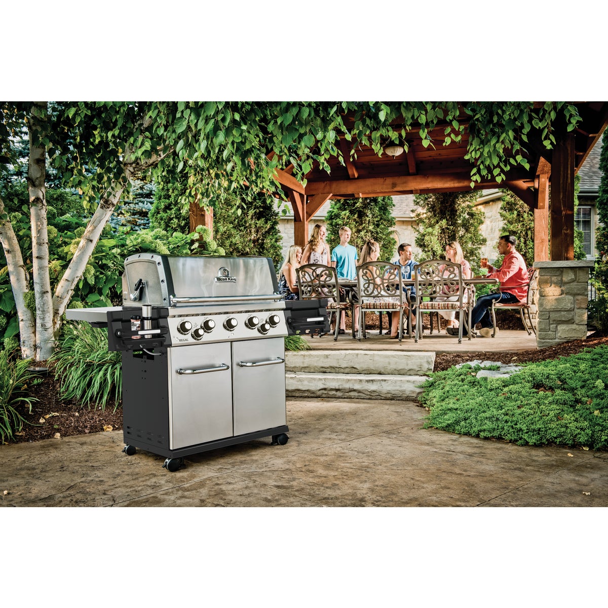 Broil King Regal S590 5-Burner Stainless Steel 55,000-BTU LP Gas Grill with 10,000-BTU Side -Burner