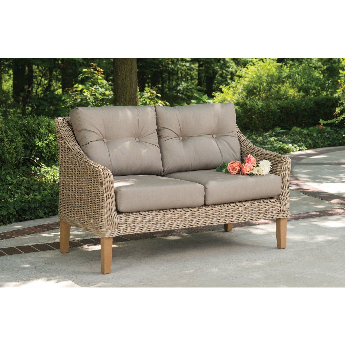 Cambria 2-Person 51 In. W. x 31 In. H. x 29 In. D. Wicker Loveseat