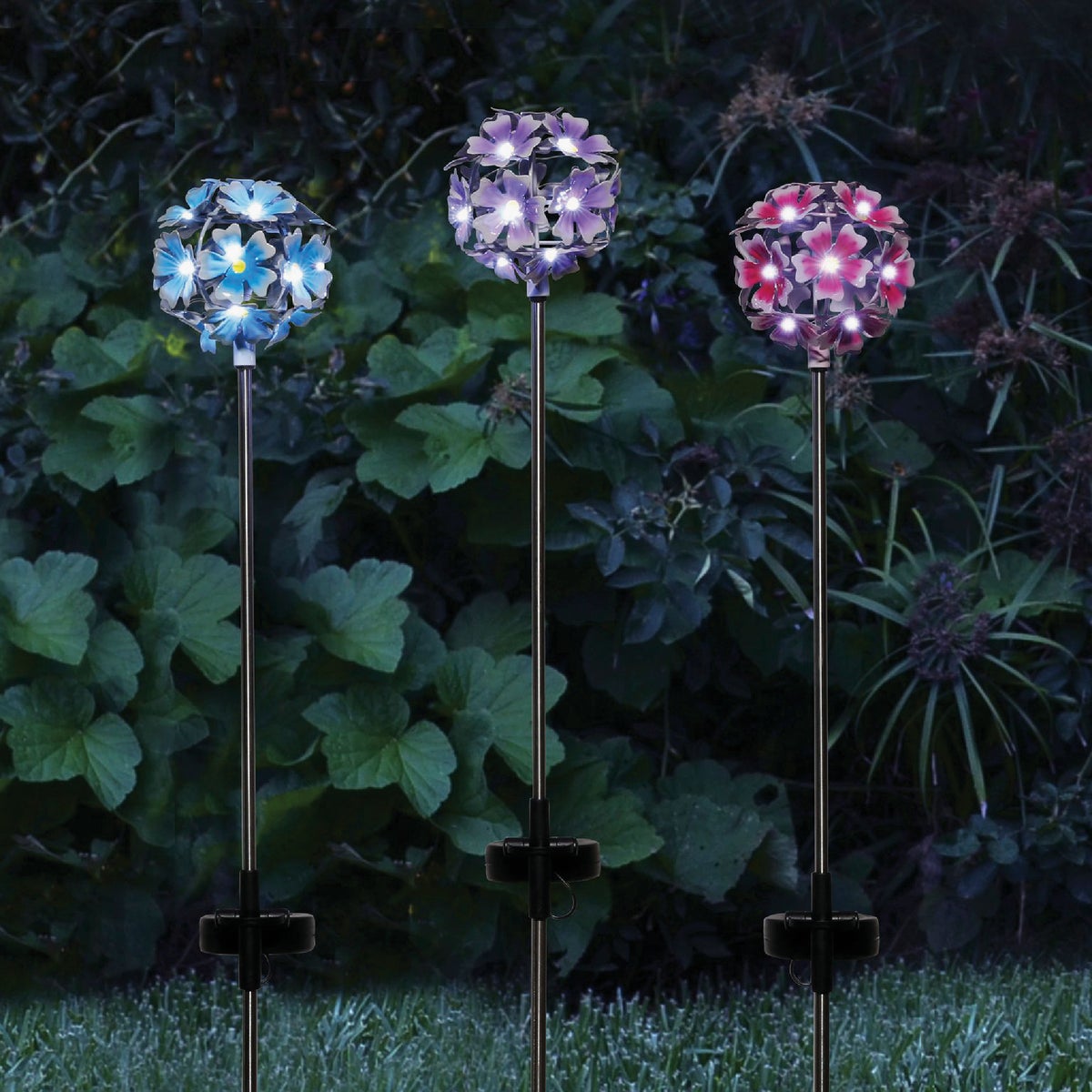 Alpine Metal 33 In. H. Hydrangea Ball Solar Stake Light