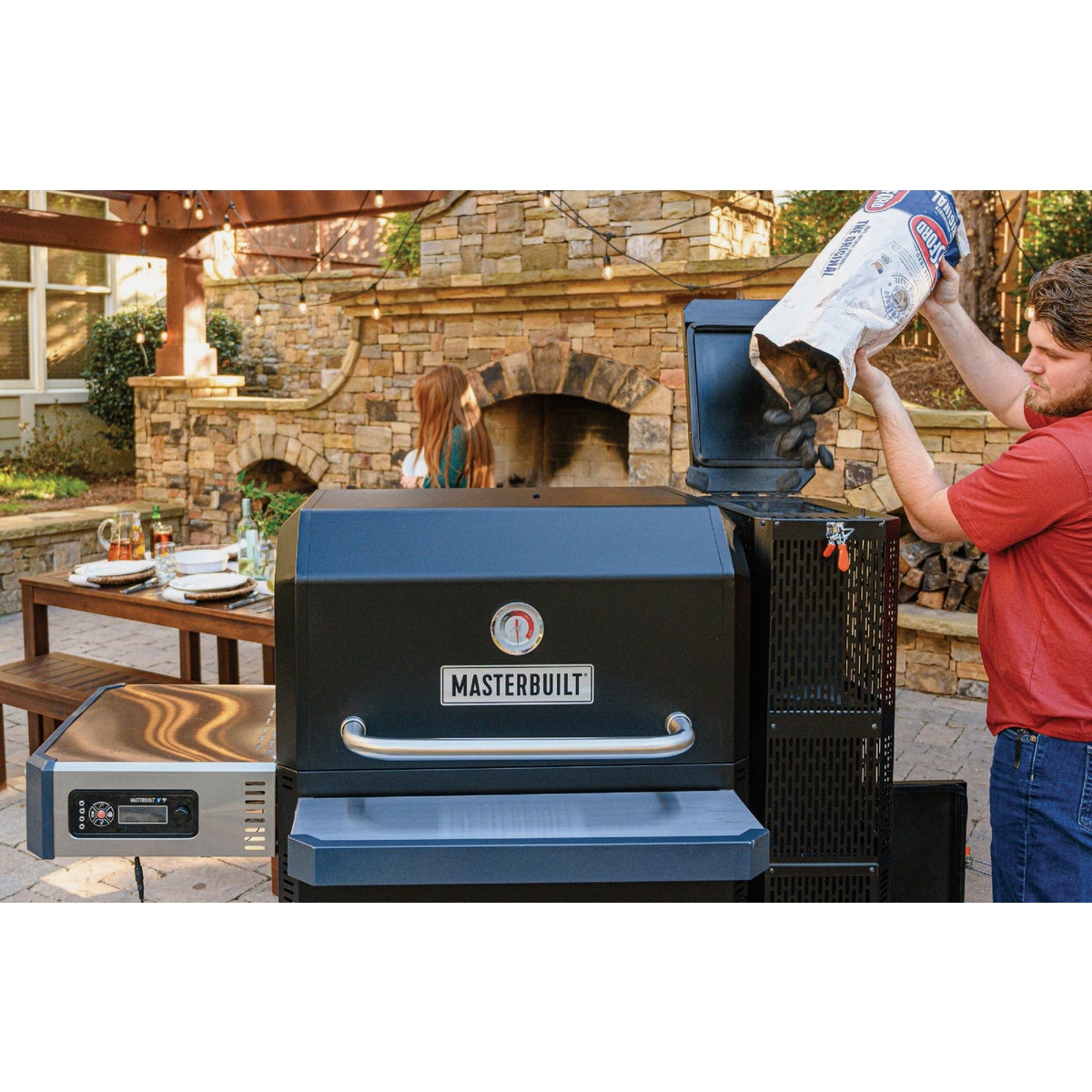 Masterbuilt Gravity Series 1050 Black Digital Charcoal Grill + Smoker