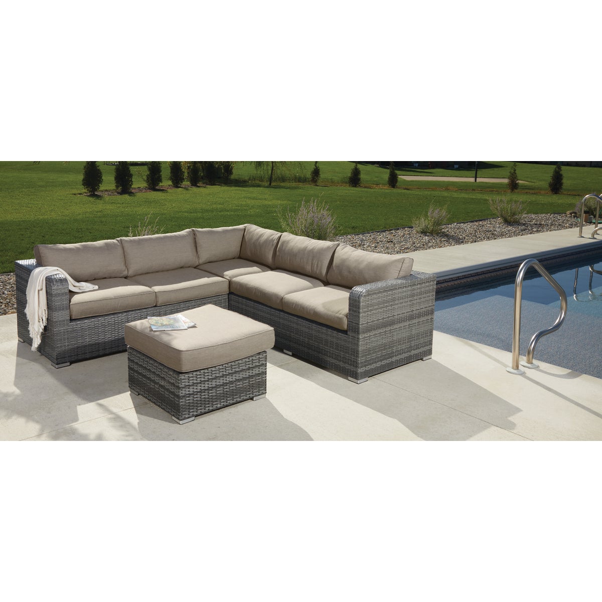 Outdoor Expressions Juni Sectional Sofa