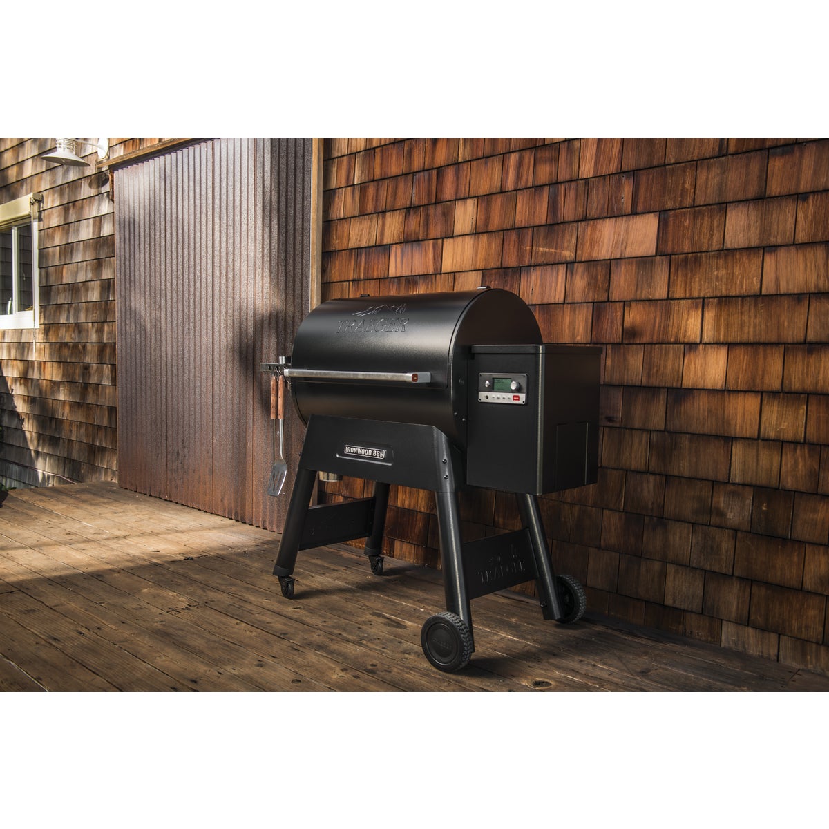 Traeger Ironwood 885 Black 38,000 BTU 885 Sq. In. Wood Pellet Grill with Pellet Sensor