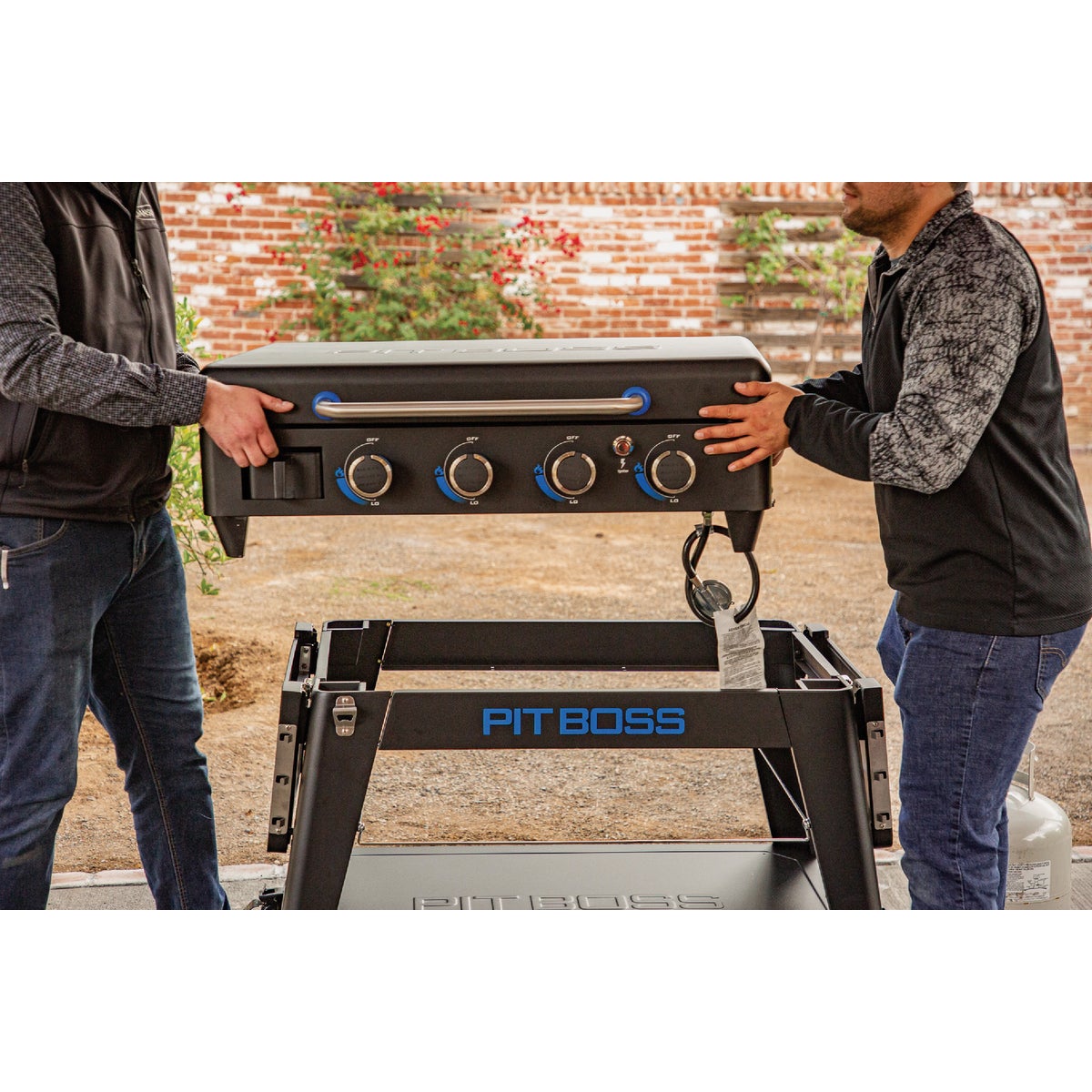 Pit Boss 4-Burner Black & Stainless Steel 46,000 BTU 647 Sq. In. Outdoor LP Gas Griddle