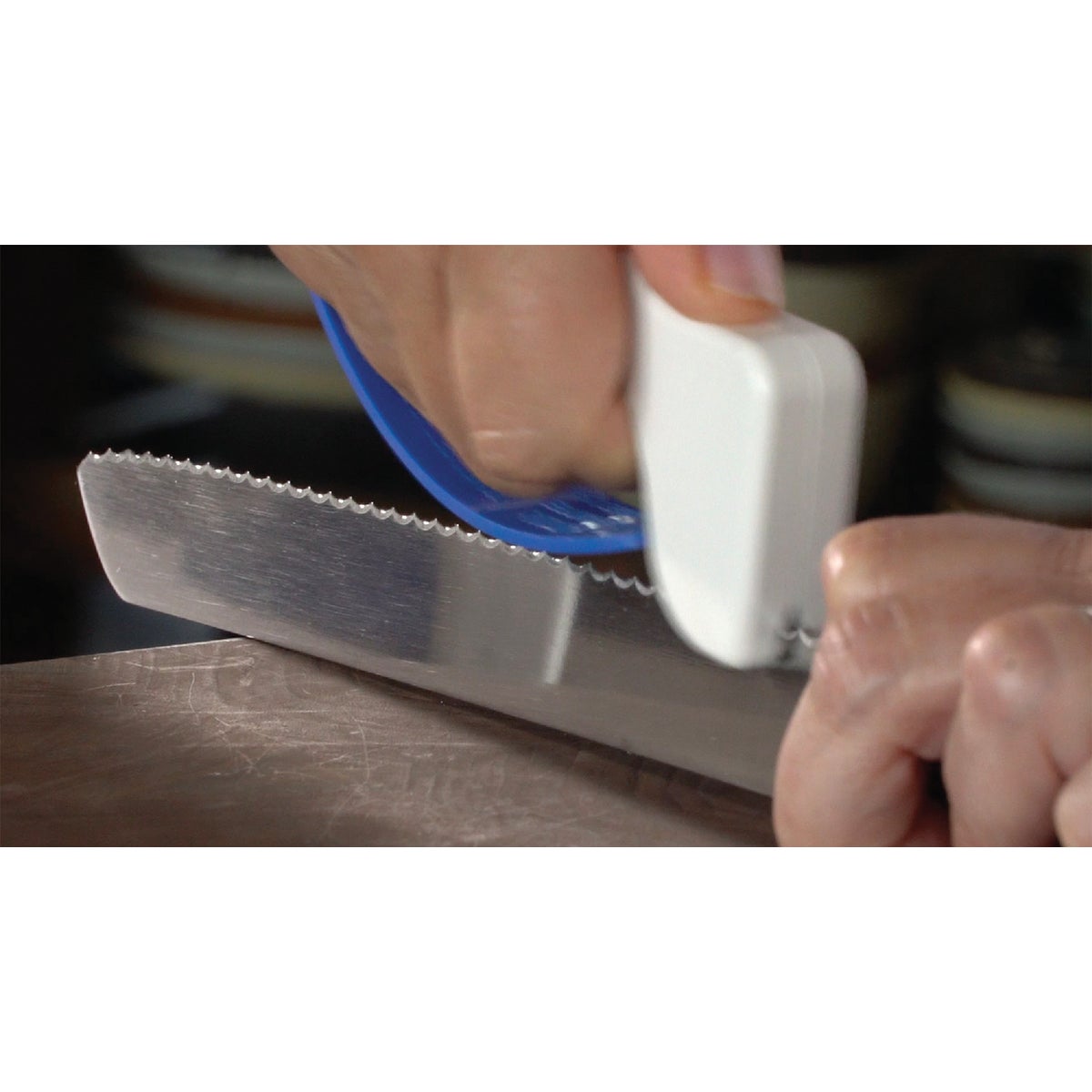 AccuSharp Groove Diamond-Honed Carbide Blade Knife & Tool Sharpener