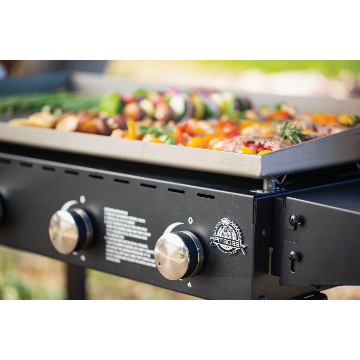 Pit Boss 4-Burner Black 62,000 BTU 748 Sq. In. Outdoor LP Gas Griddle