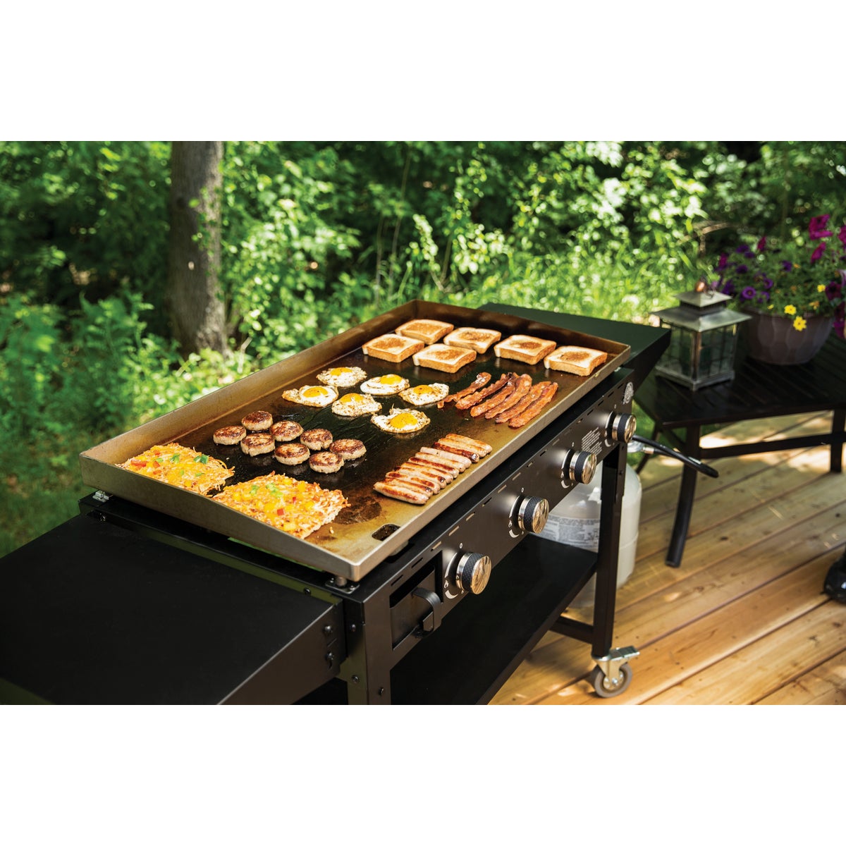 Pit Boss 4-Burner Black 62,000 BTU 748 Sq. In. Outdoor LP Gas Griddle