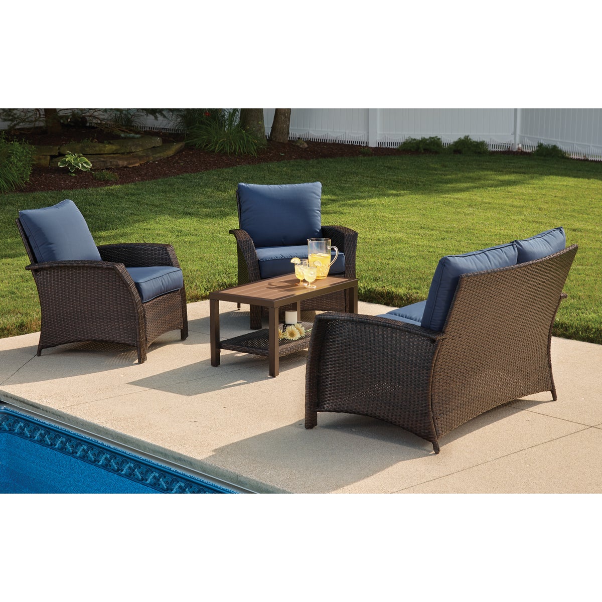 Donglin Williamsport 4-Piece Chat Set