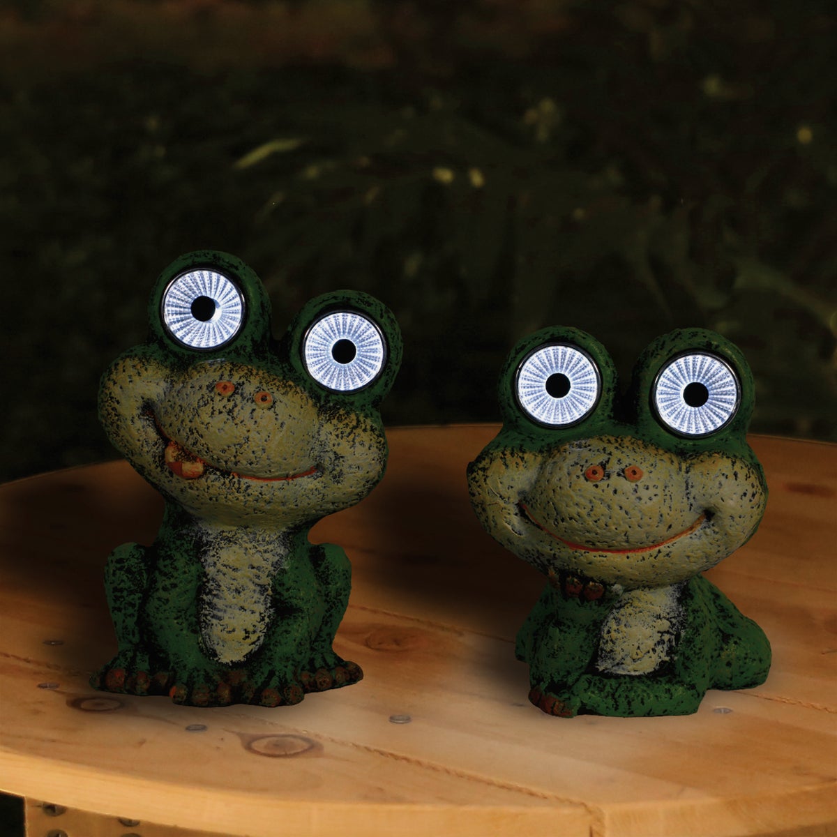 Alpine 7 In. Solar Green Frog Statue with LED Eyes