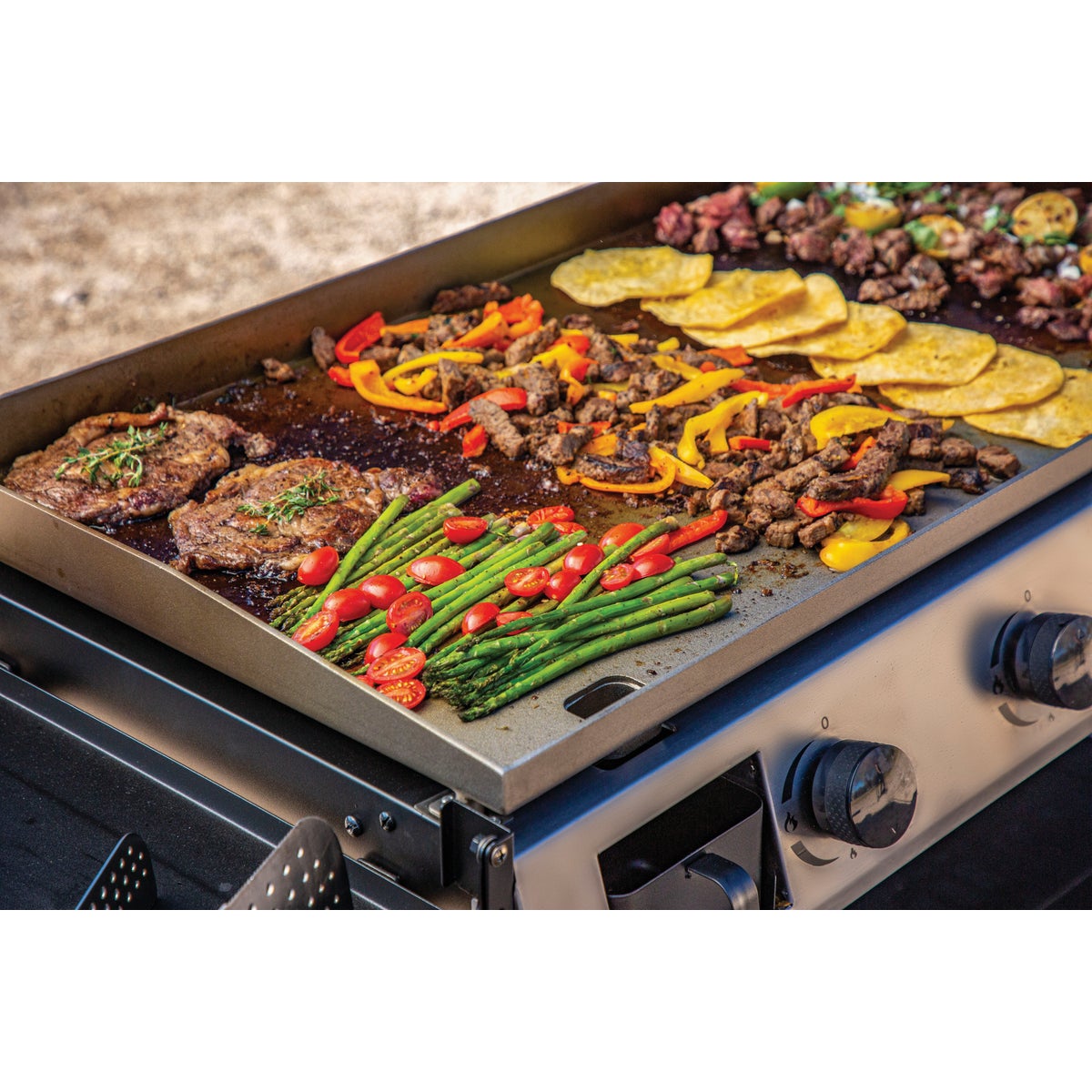 Pit Boss 4-Burner Black 62,000 BTU 749 Sq. In. Outdoor LP Gas Griddle